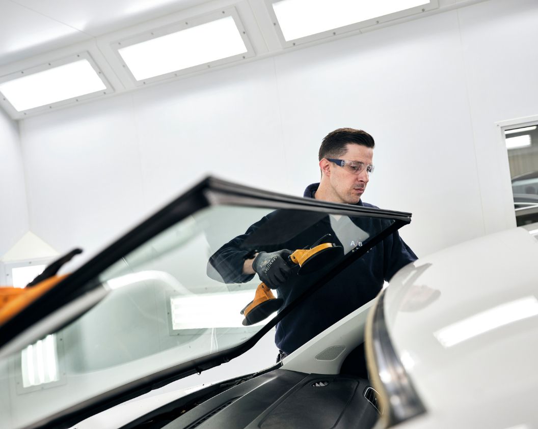 Autoruit-vervangen-bij-ruitschade_ABS Autoherstel